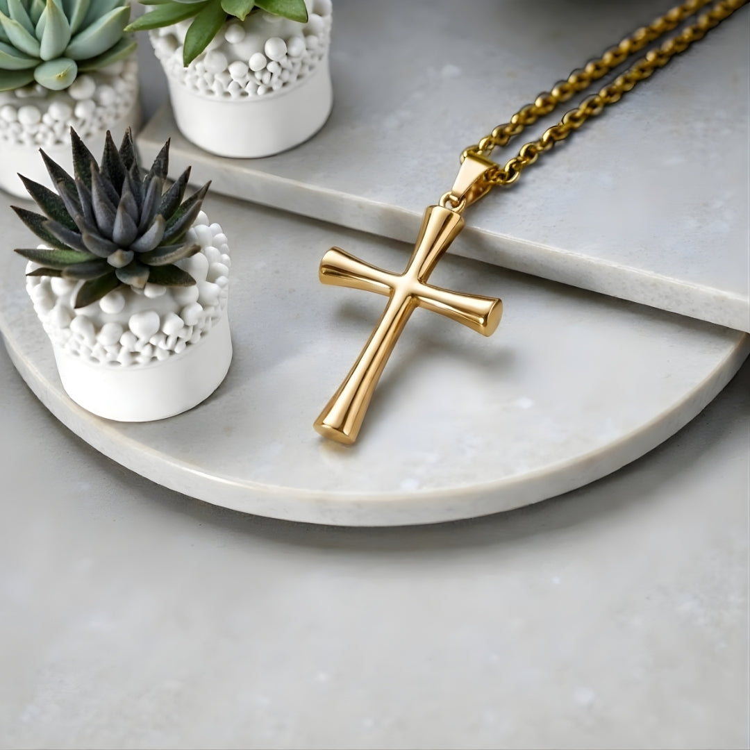 Collier homme, pendentif Croix Aura Moderne doré presentation variante