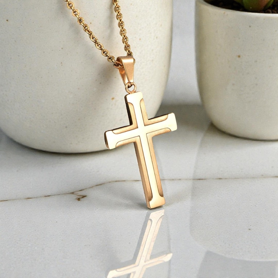 Collier homme pendentif Croix à Bords evases variantes dore