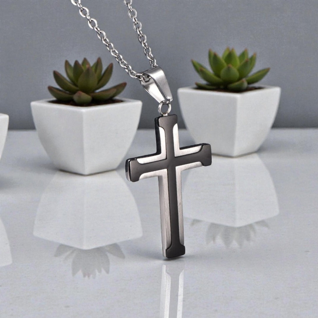 Collier homme pendentif Croix à Bords evases variantes noire argent bicolore 
