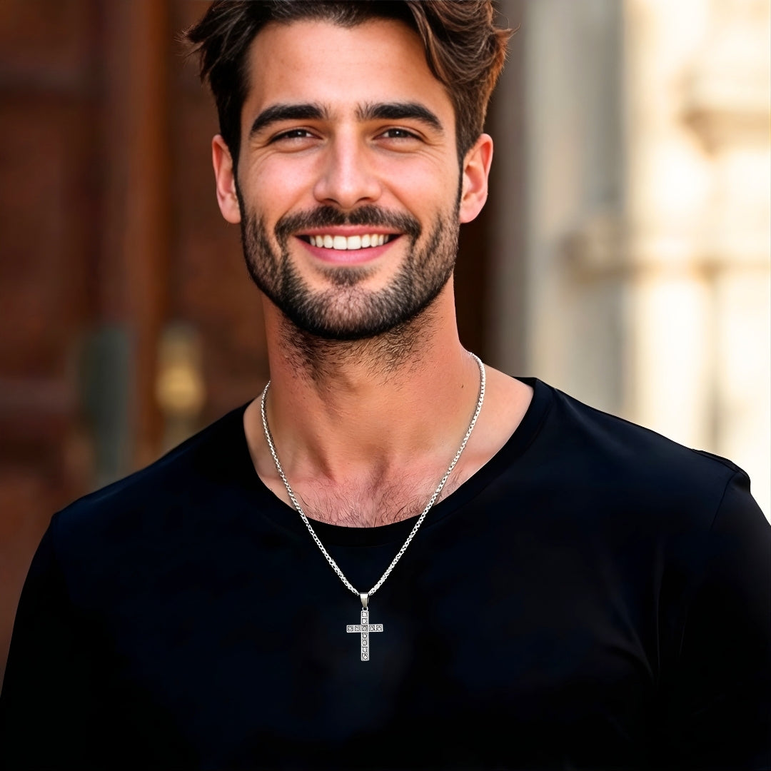 Collier homme pendentif  "Croix Stellar" variantes argent t shirt noir eglise