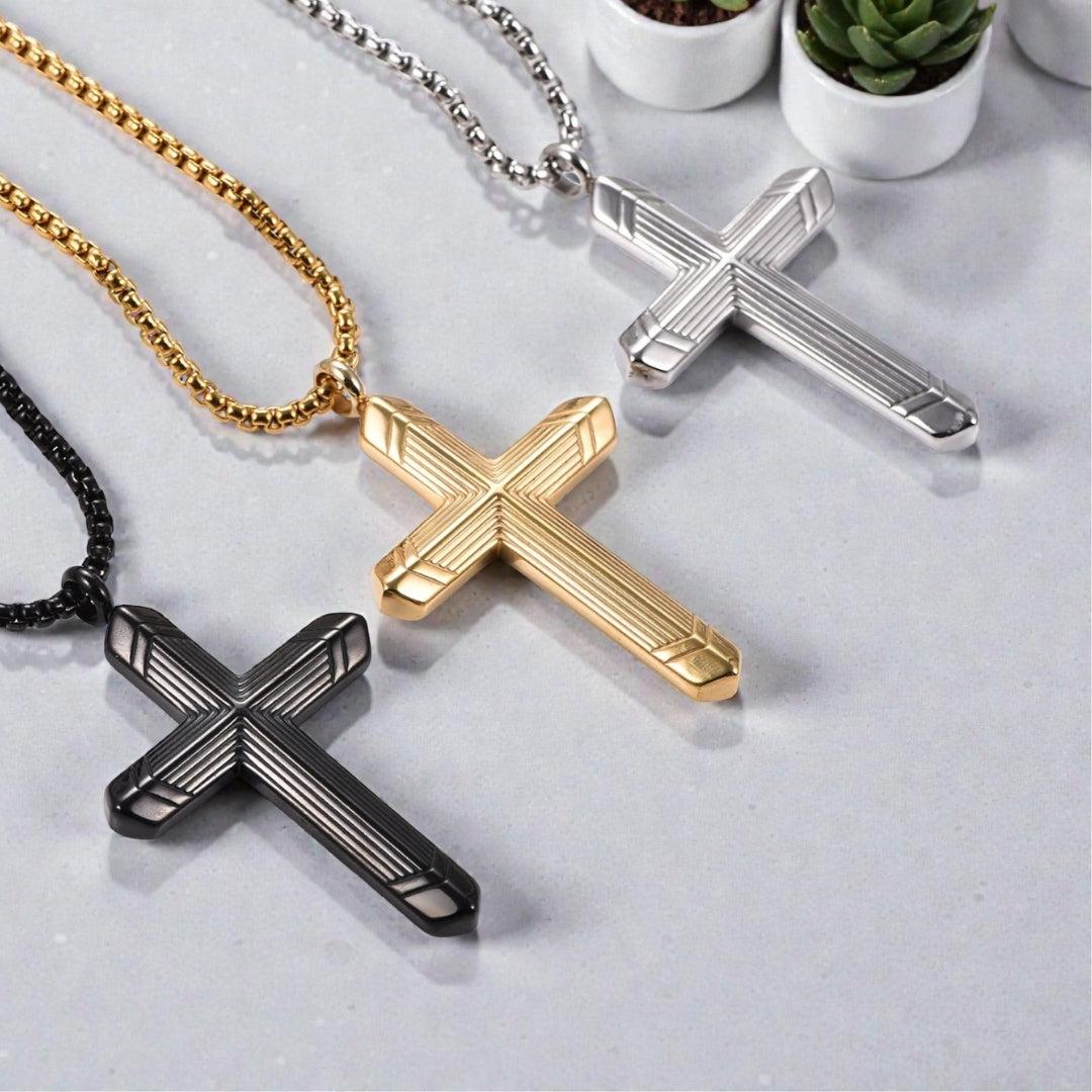 Collier homme, pendentif Croix de Chevalier Urbain argent dore noire table blanche