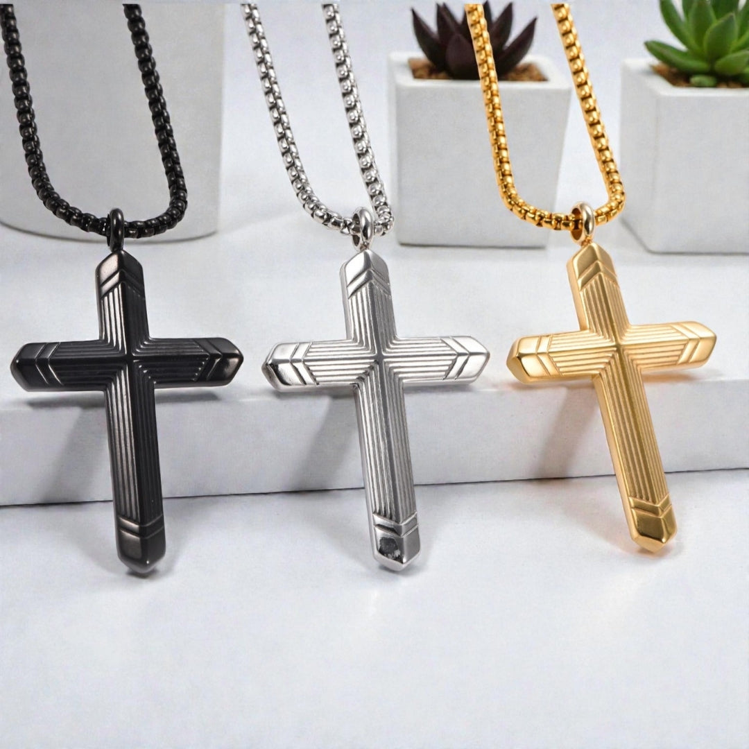 Collier homme, pendentif Croix de Chevalier Urbain trois variantes noire argente doree plantes