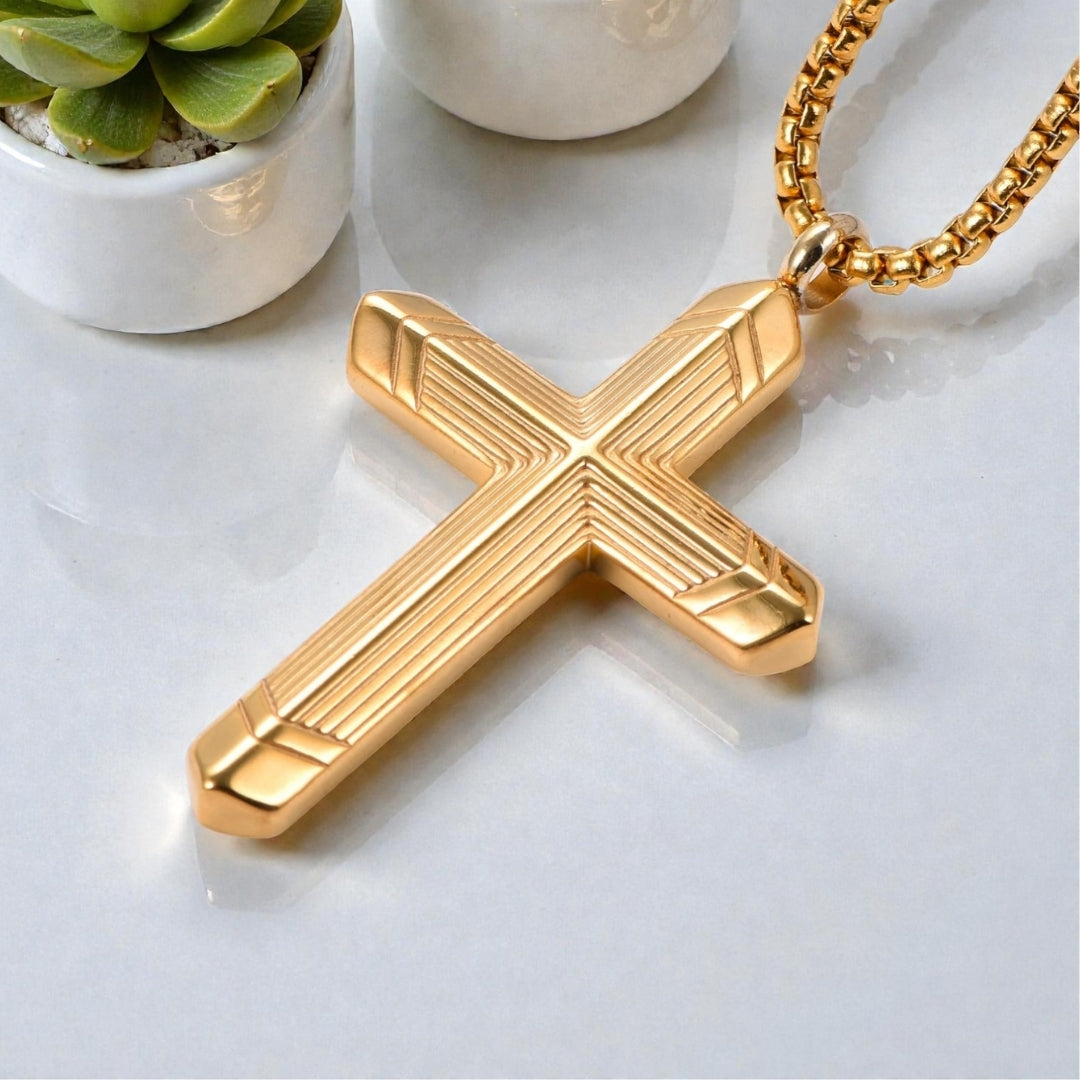 Collier homme pendentif Croix de Chevalier Urbain variante doree