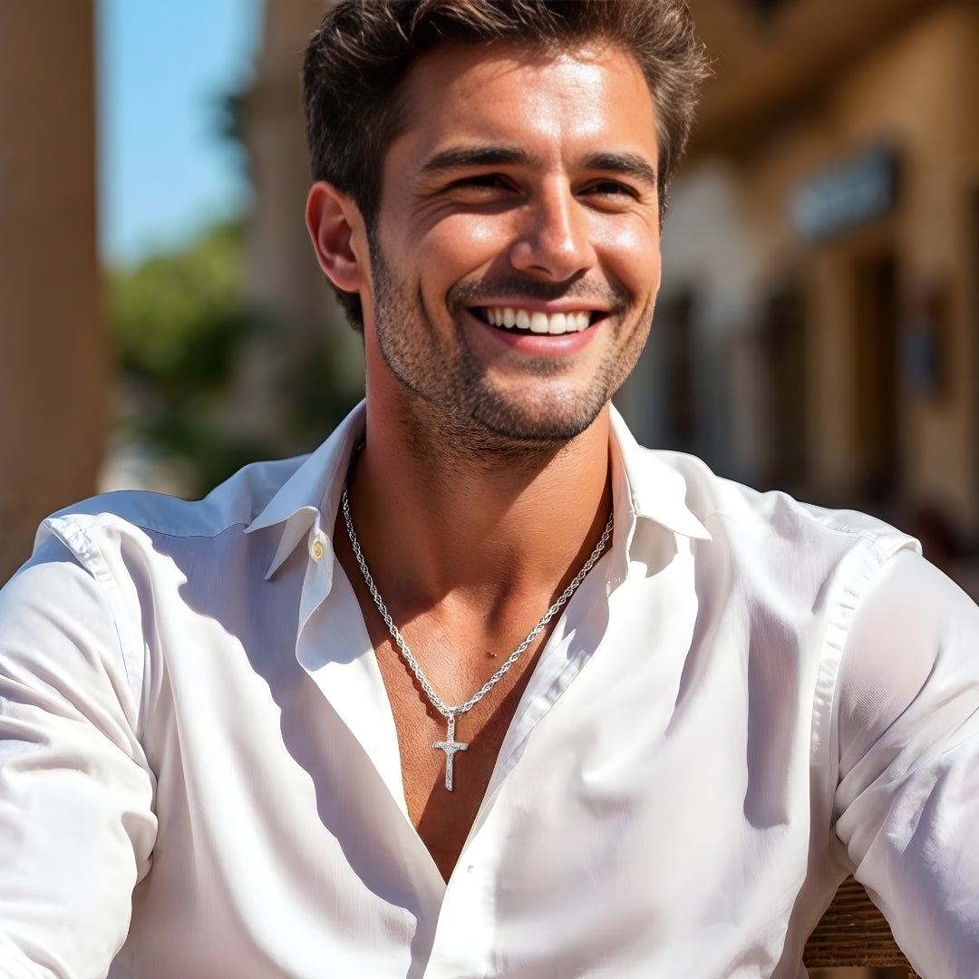 Collier homme, pendentif "Croix de la Rédemption" argent chemise blanche 