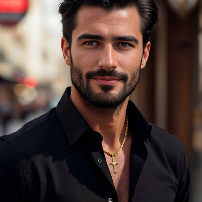 Collier homme, pendentif "Croix de la Rédemption" dore chemise noire exterieur