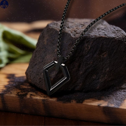 Collier homme, pendentif DIAMO™ noir rocher noir table bois