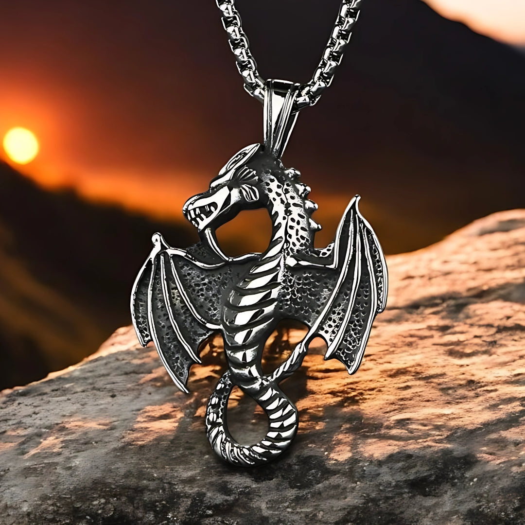 Collier homme, pendentif DRAGON MAJESTIQUE™ presentation details rocher