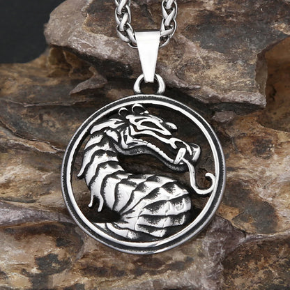 Collier homme, pendentif DRAGON MORTEL™ presentation rocher 