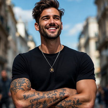 Collier homme, pendentif DRAGON PATRONUS™ t-shirt noir tatouages muscles