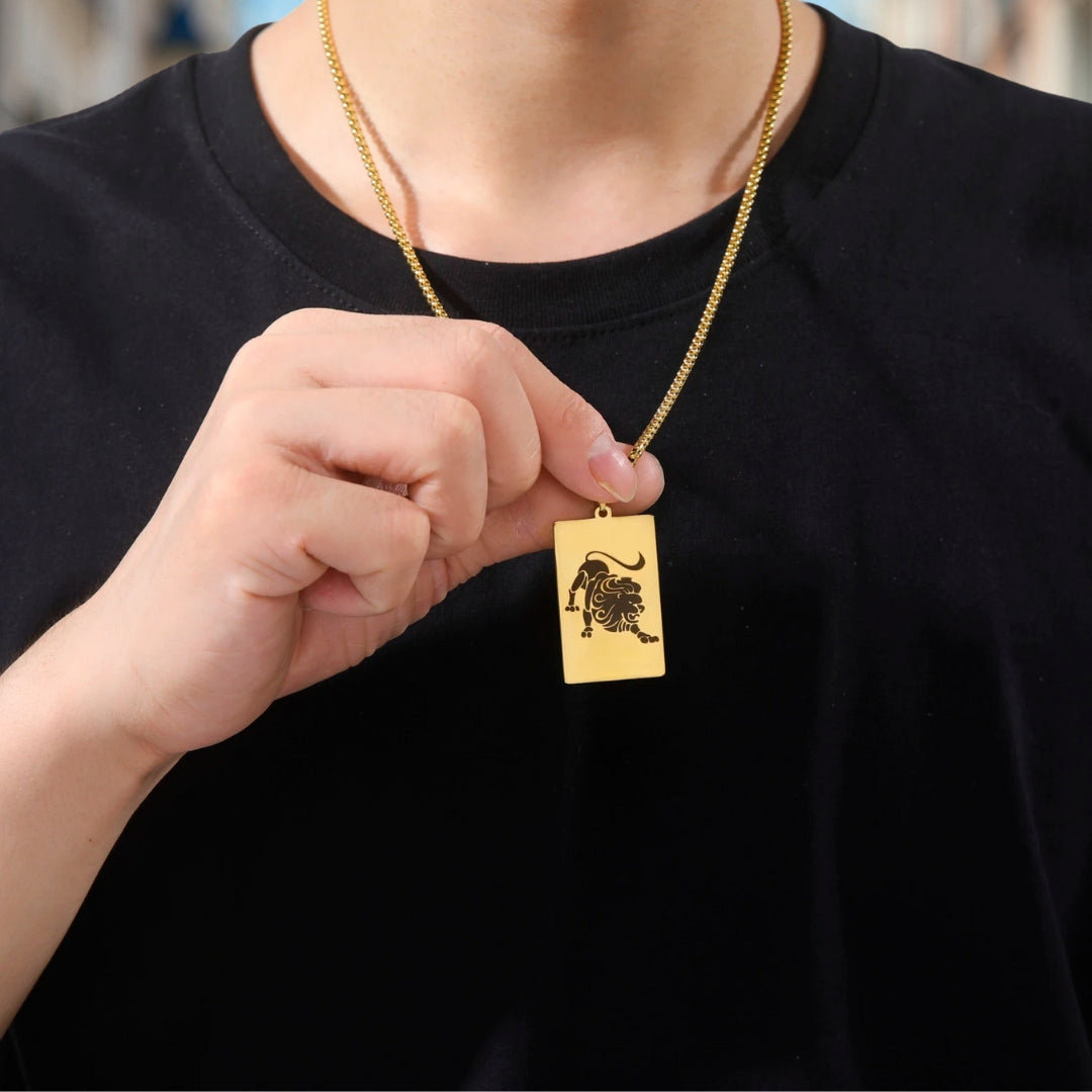 Collier homme, pendentif LEOLOOK II™ DORE chandail noir cou
