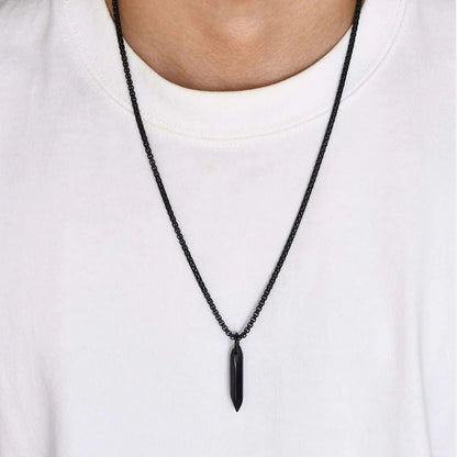 Collier homme, pendentif LE CRYSTALÉ™ variantes noire t-shirt blanc