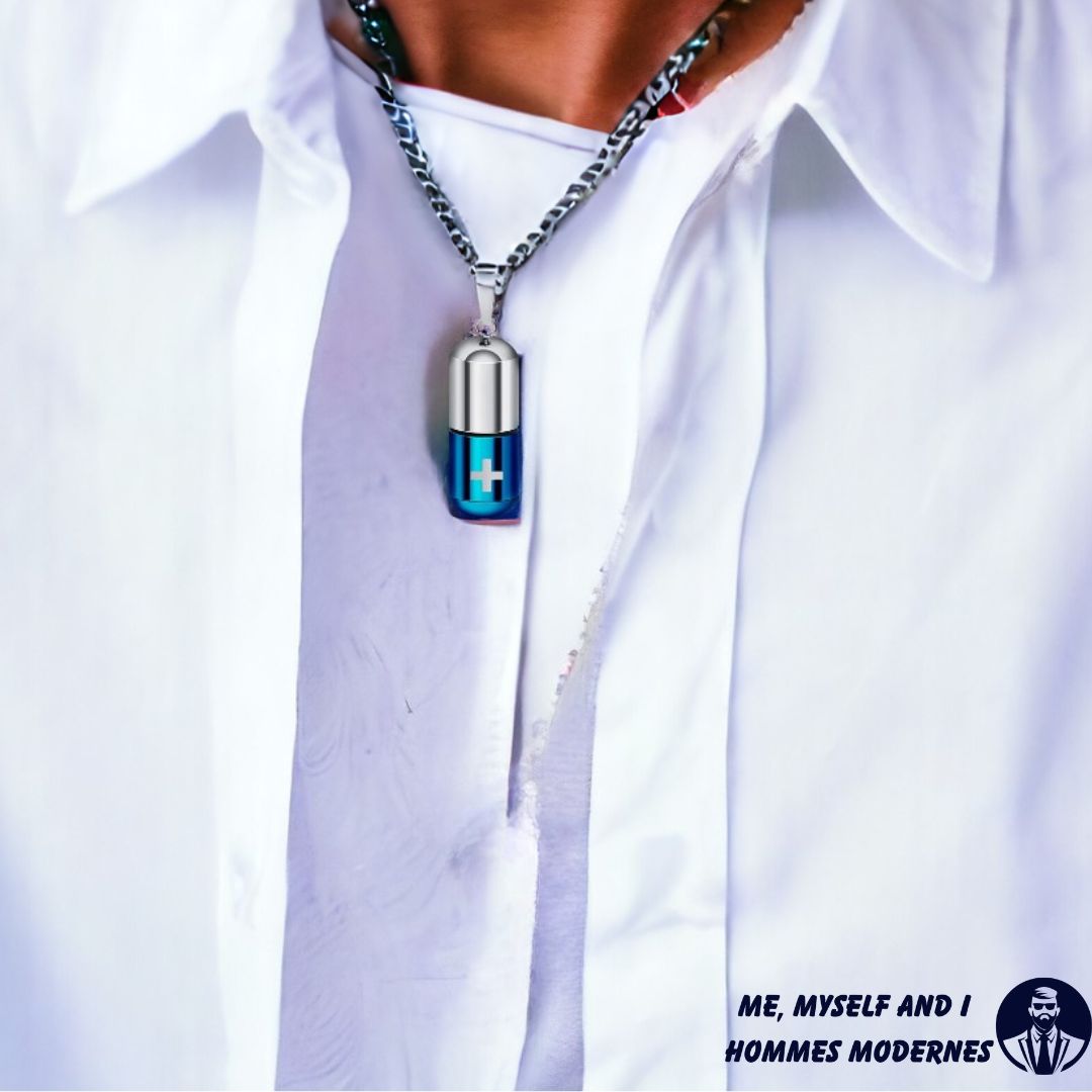 Collier homme, pendentif LE PILULIER ROND™ argent bleu chemise blanche 