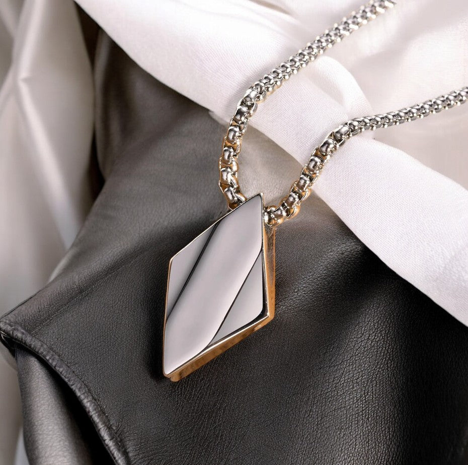Collier homme, pendentif LE ROMBOS POLI™ variante argent tissu