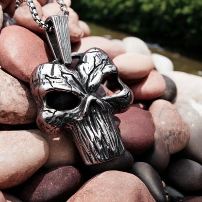 Collier homme, pendentif LE VICTORIEUX II™ presentation galets riviere