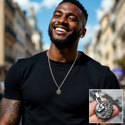 Collier homme, pendentif LION ASTROLOGIQUE argent t-shirt noir homme noir heureux