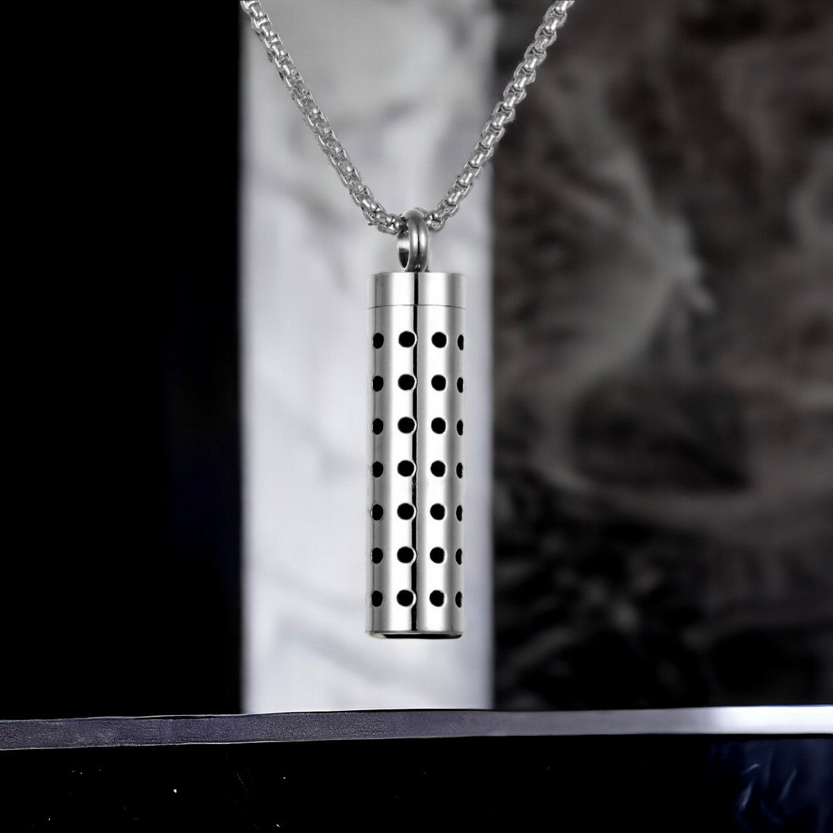 Collier homme, pendentif LUVSCENT™ variante trous geometriques