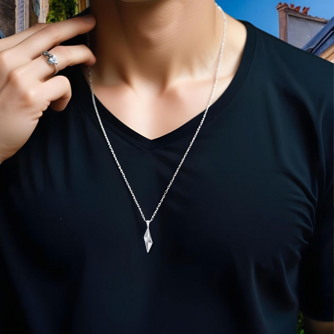Collier homme, pendentif L'ÉTOILE POLAIRE™ t-shit noir cou