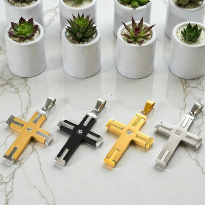 Collier homme, pendentif La Croix equilibre & Structure" quatre variantes table marbre plantes presentation