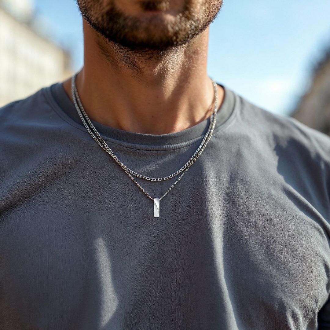 Collier homme, pendentif TWIST BARRE™ argent t-shirt gris