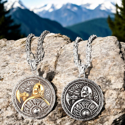 Collier homme, pendentif VORKA AXE™ viking dore acier montagnes