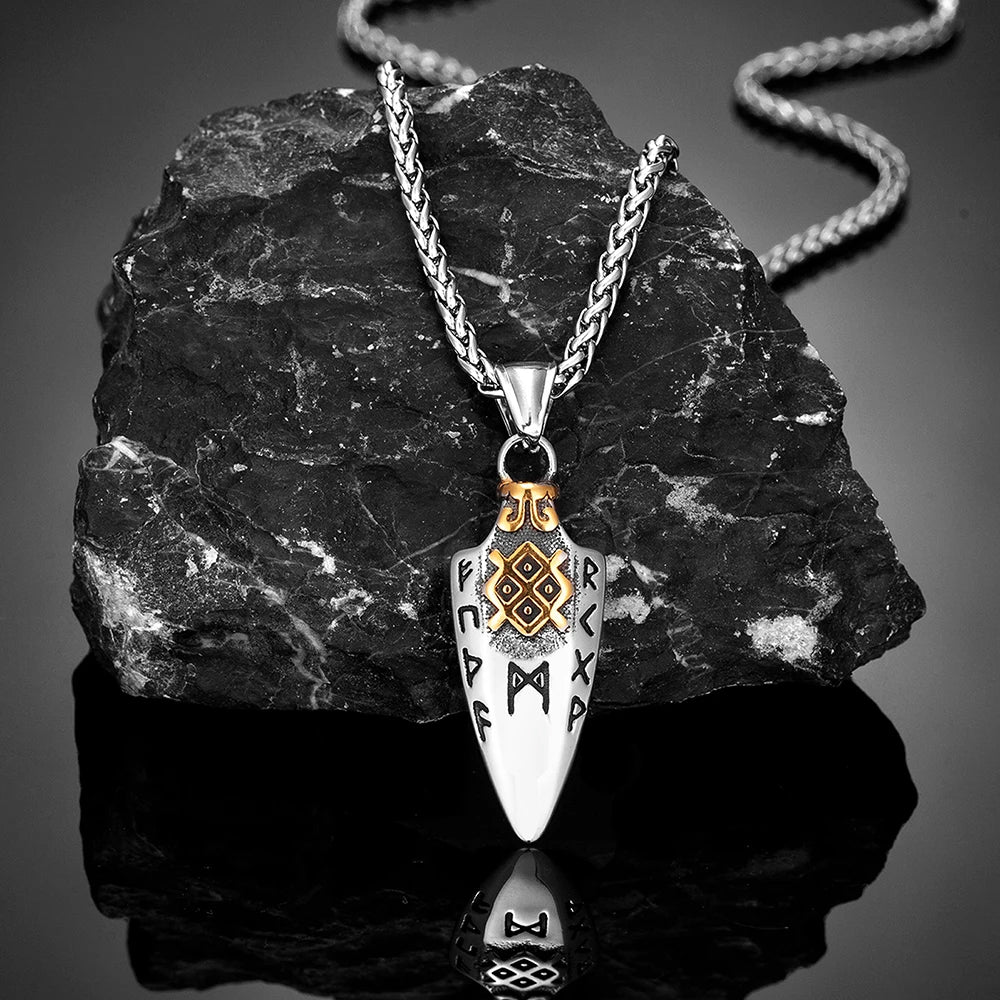 Collier homme, pendentif VORKY IV™ acier dore presentation rocher 