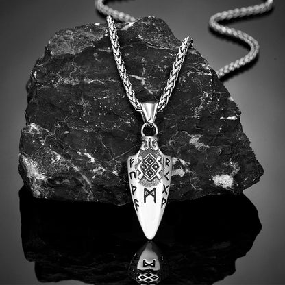 Collier homme, pendentif VORKY IV™ acier presentation rocher 