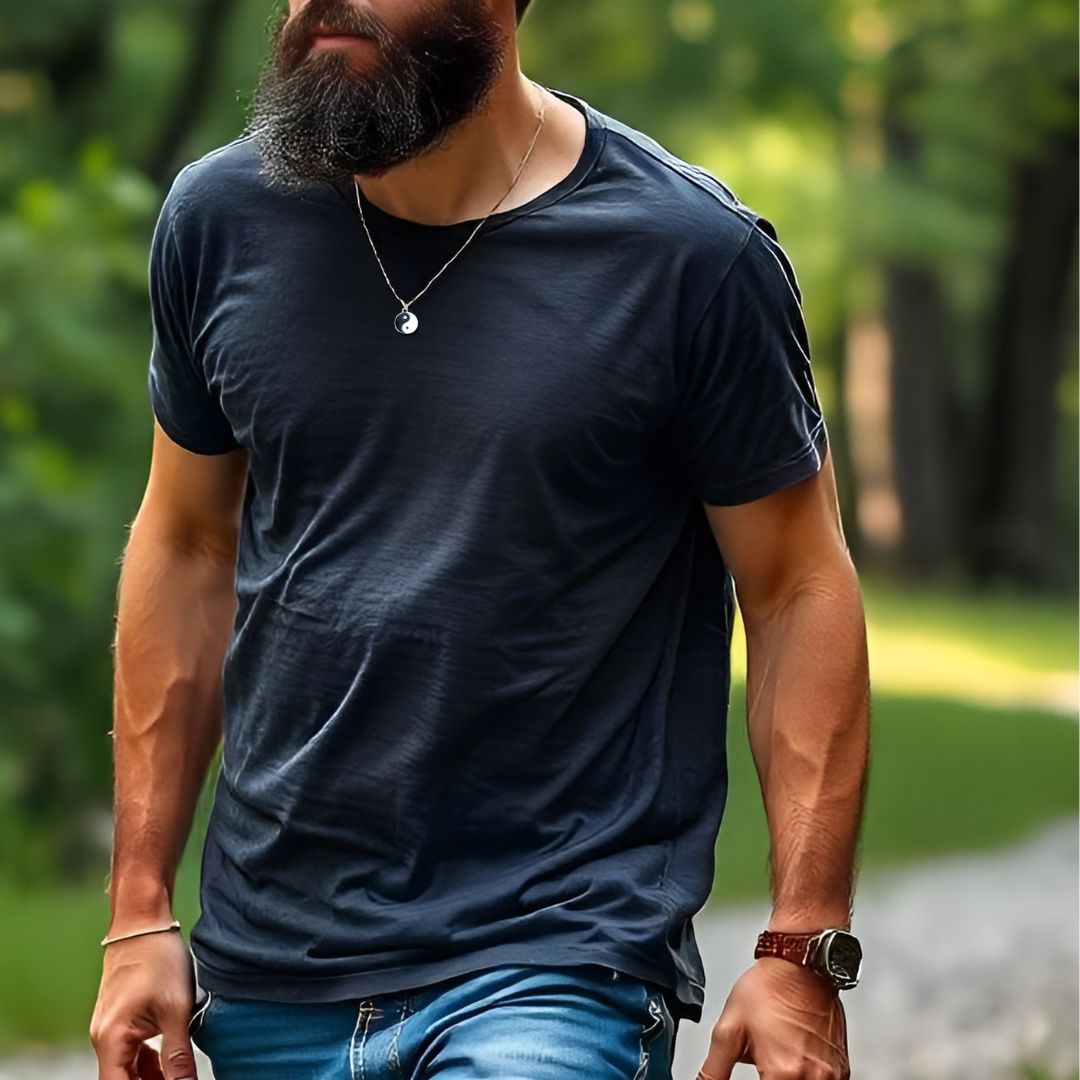 Collier homme, pendentif Yin Ying Yang 3™  t-shirt bleu jeans parc