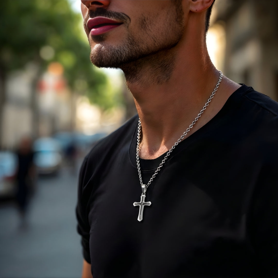 Collier homme, pendentif croix "Archange" noire t shirt noir rue