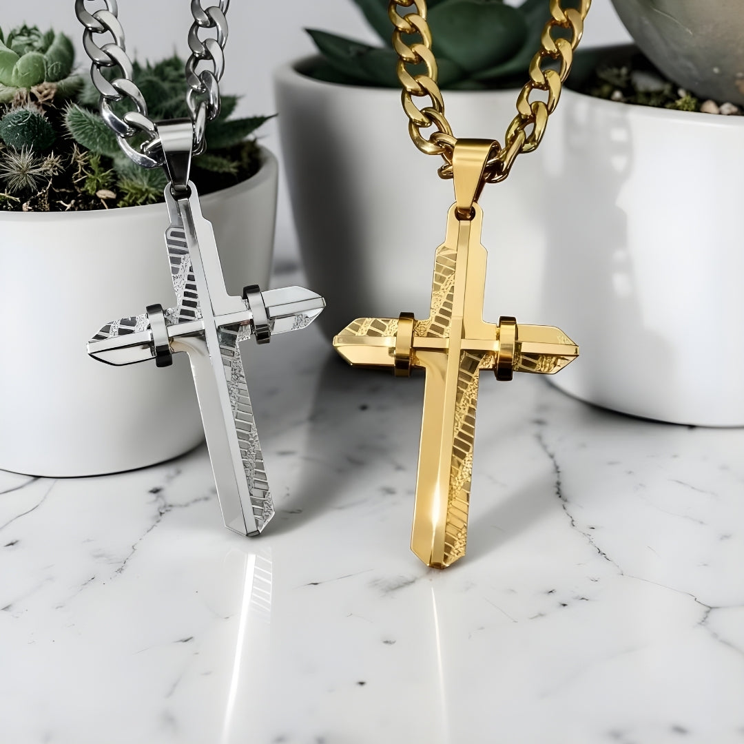 Collier homme, pendentif croix Armor Cross 3D presentaton argent dore