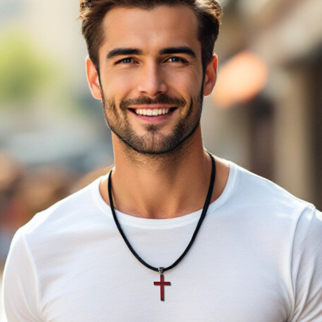 Collier homme, pendentif croix BEVELED CROIX rouge-shirt banc chaine noiree 