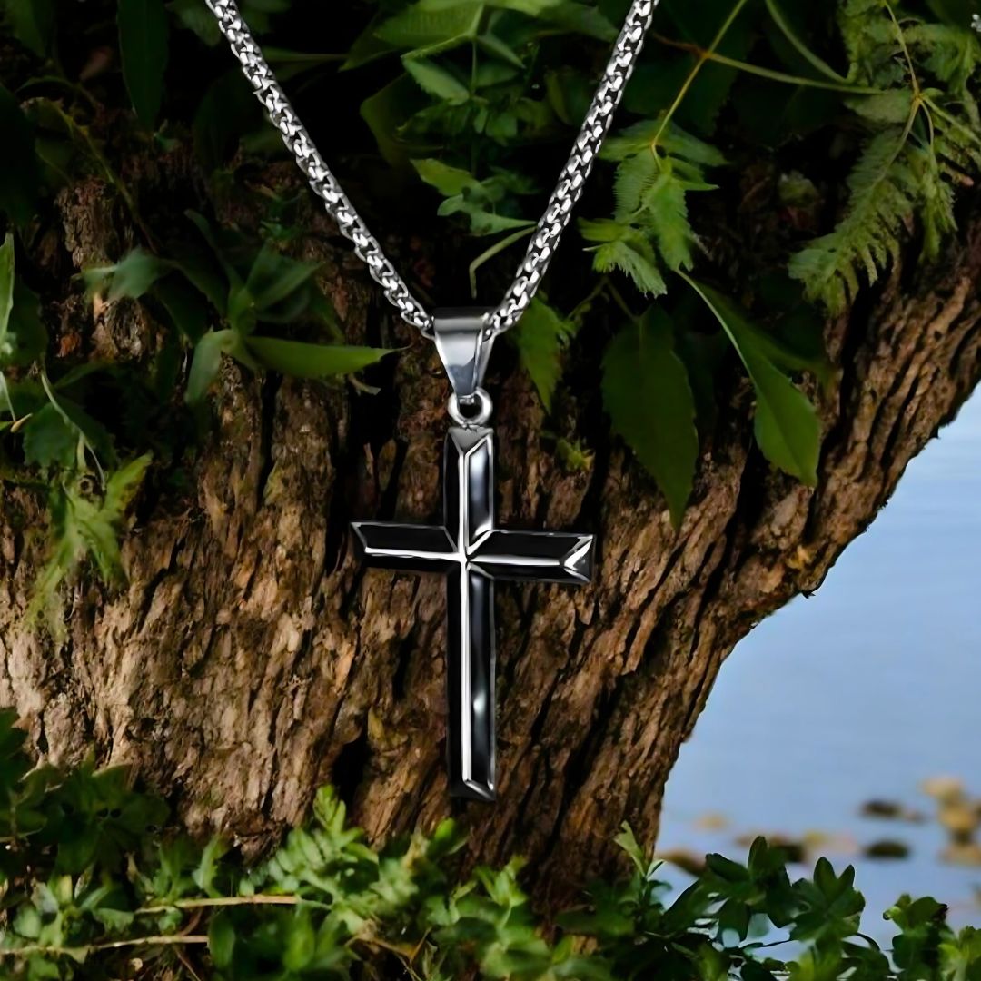 Collier homme, pendentif croix BEVELED CROIX variante noire arbre