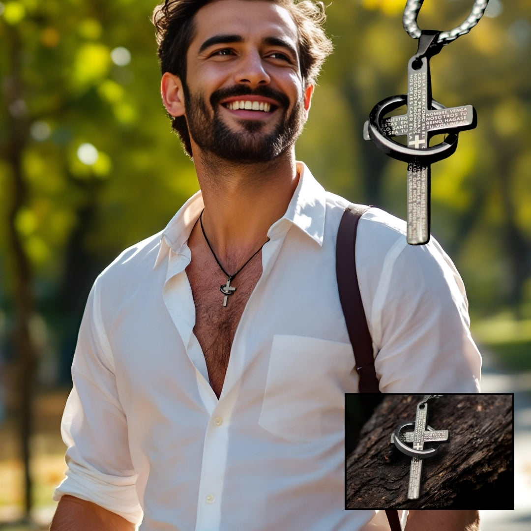 Collier homme, pendentif croix CROSS RING™ noir noir chemise blanche homme souriant