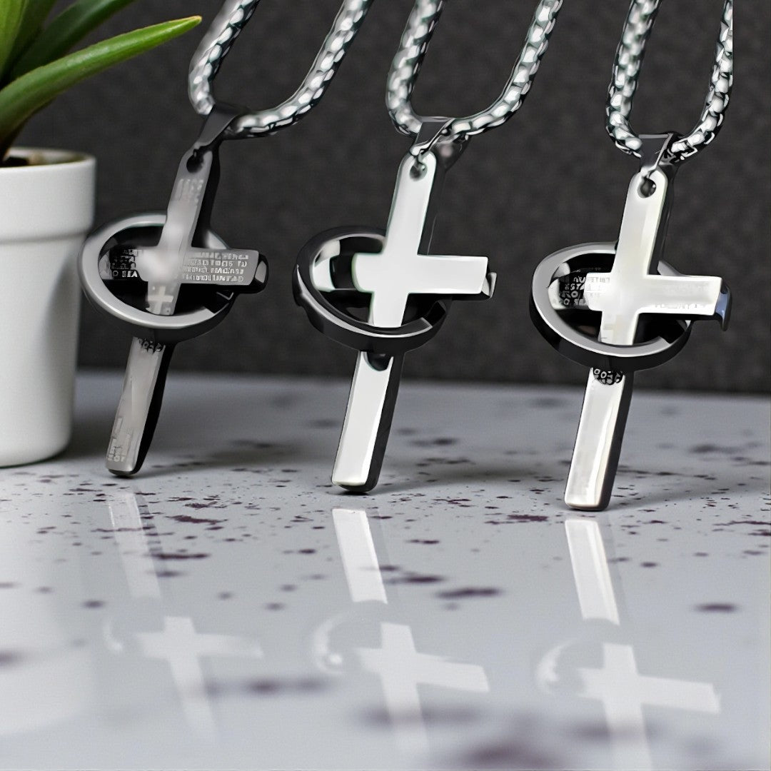 Collier homme, pendentif croix CROSS RING™ trois variantes table marbre