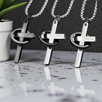 Collier homme, pendentif croix CROSS RING™ trois variantes table marbre