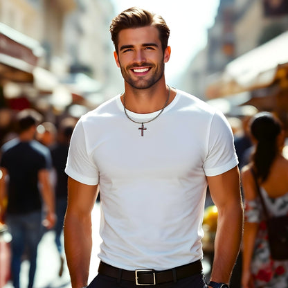 Collier homme, pendentif croix CRYSTAL CROSS™ rouge t-shirt blanc rue 