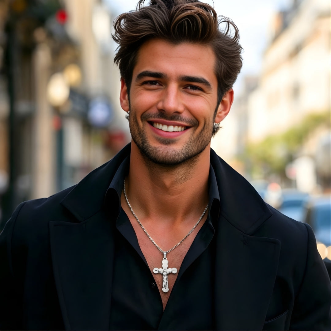 Collier homme pendentif croix Crucifix de l'Héritage Byzantin argent chemise noire