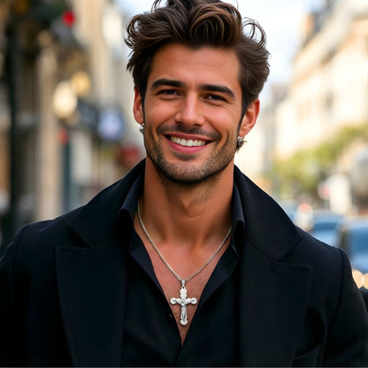 Collier homme pendentif croix Crucifix de l'Héritage Byzantin argent chemise noire
