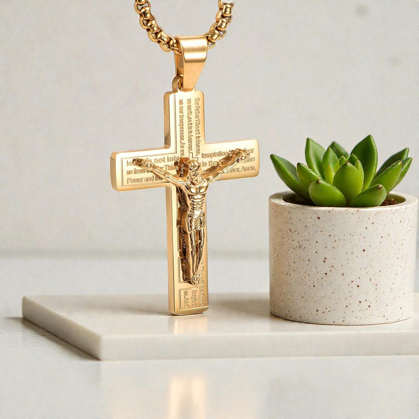 Collier homme pendentif croix Crucifix  variantes dore