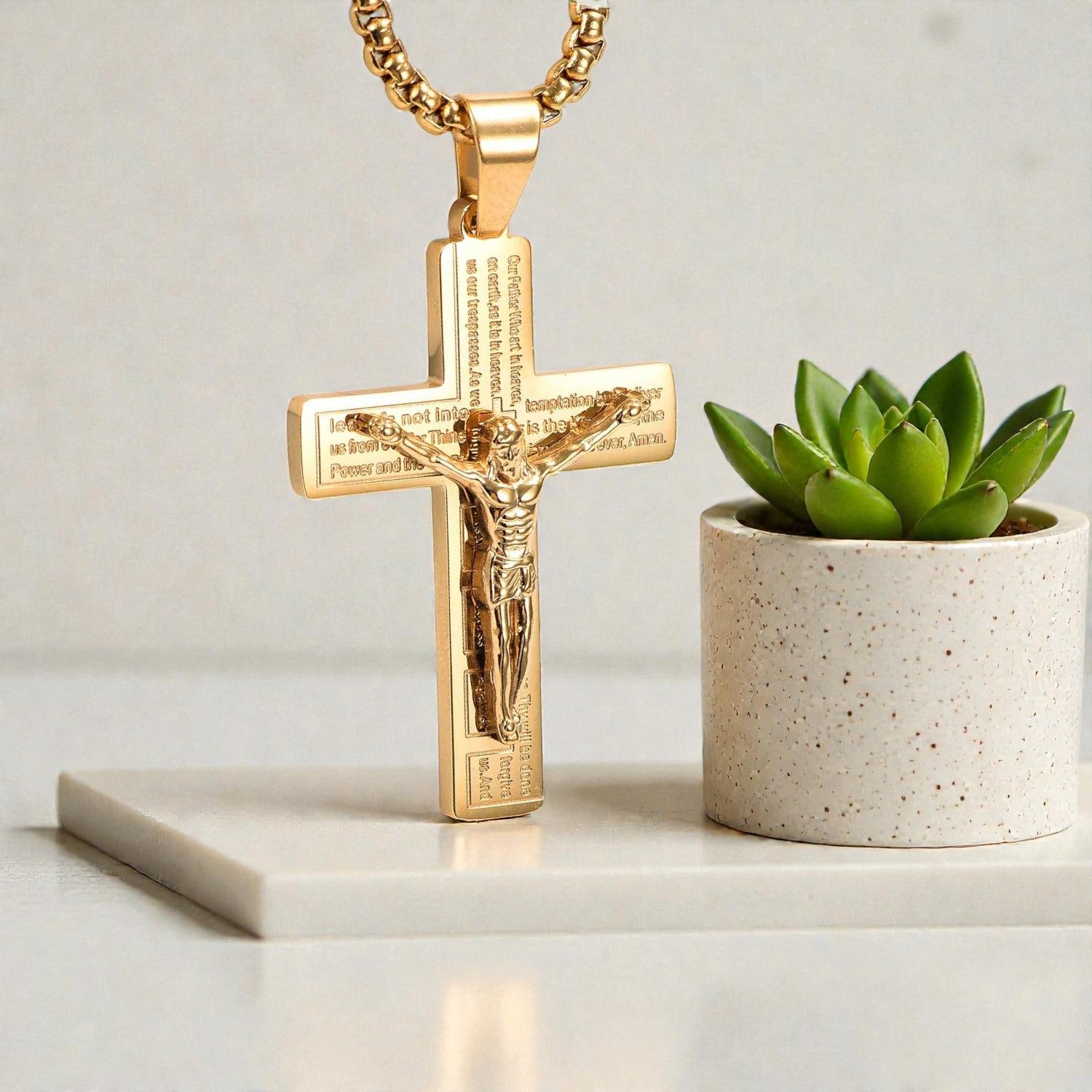 Collier homme pendentif croix Crucifix  variantes dore