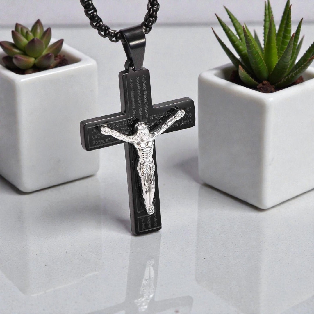 Collier homme pendentif croix Crucifix  variantes noire