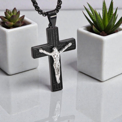 Collier homme pendentif croix Crucifix  variantes noire