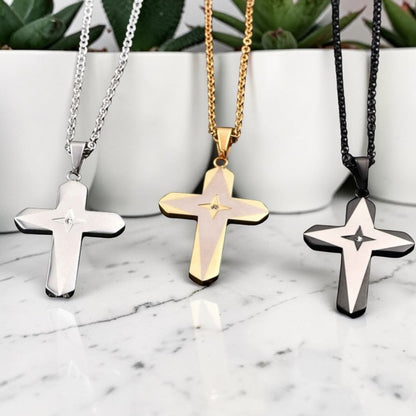 Collier homme pendentif croix "Eclat Stellaire" presentation trois variantes marbre