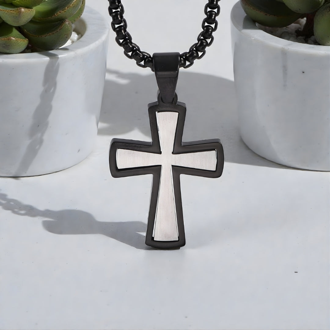 Collier homme, pendentif croix "Essence Moderne variante bicolore noir argent