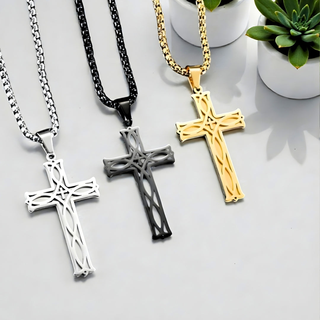 Collier homme, pendentif croix IRLOCROSS™trois variantes table marbre 