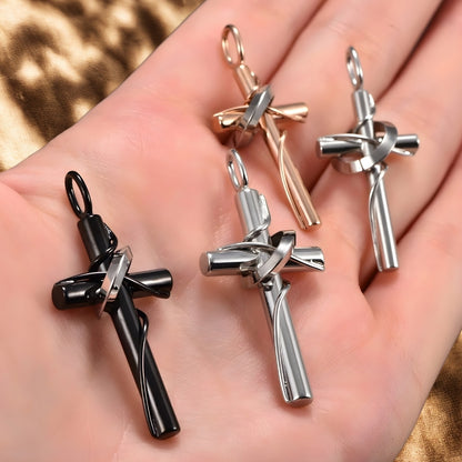 Collier homme, pendentif croix "Indomptable presentation main quatre variantes