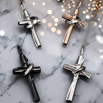 Collier homme, pendentif croix "Indomptable presentation marbre quatre variantes