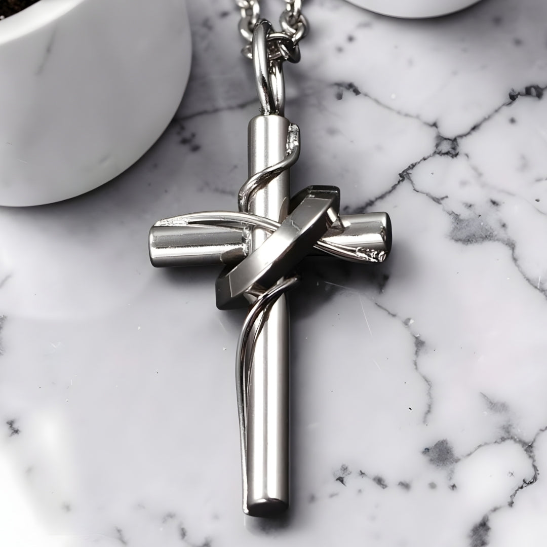 Collier homme, pendentif croix "Indomptable presentation marbre variantes argent