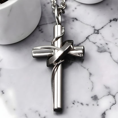 Collier homme, pendentif croix "Indomptable presentation marbre variantes argent