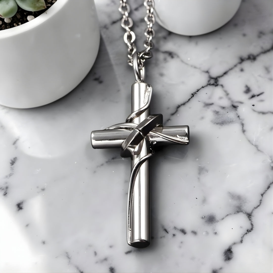 Collier homme, pendentif croix "Indomptable presentation marbre variantes argent petite 