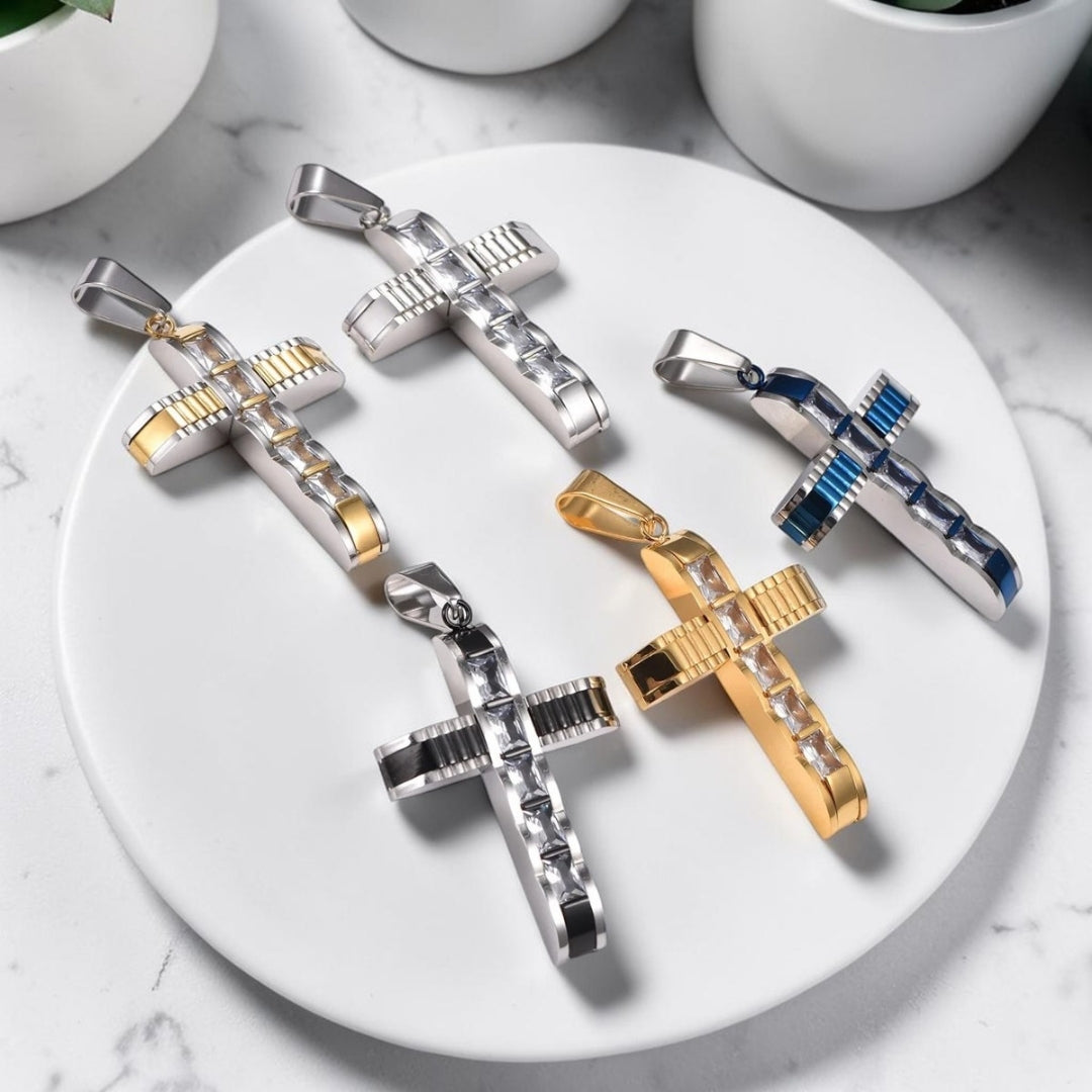 Collier homme, pendentif croix "L'Armure de Lumière" groupe de croix cinq variantes